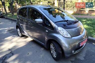Хэтчбек Mitsubishi i-MiEV 2013 в 