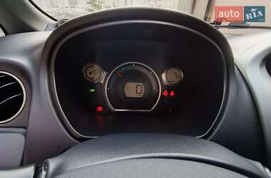 Хэтчбек Mitsubishi i-MiEV 2010 в 