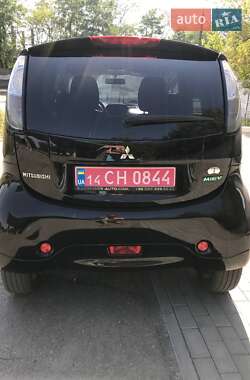 Хэтчбек Mitsubishi i-MiEV 2011 в 