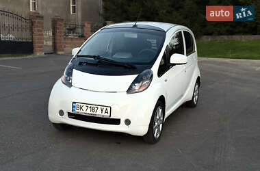Хэтчбек Mitsubishi i-MiEV 2011 в 