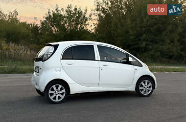 Хэтчбек Mitsubishi i-MiEV 2011 в 