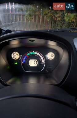 Хэтчбек Mitsubishi i-MiEV 2011 в 