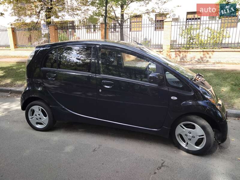 Хэтчбек Mitsubishi i-MiEV 2012 в 