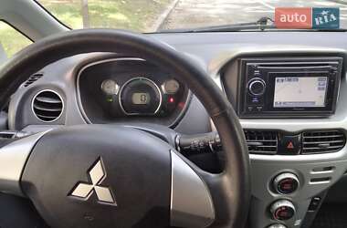 Хэтчбек Mitsubishi i-MiEV 2012 в 