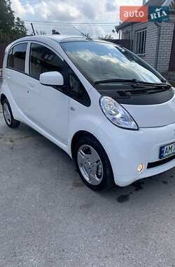 Хетчбек Mitsubishi i-MiEV 2015 в  фото 5 Хетчбек Mitsubishi i-MiEV 2015 в