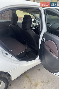 Хетчбек Mitsubishi i-MiEV 2015 в  фото 16 Хетчбек Mitsubishi i-MiEV 2015 в
