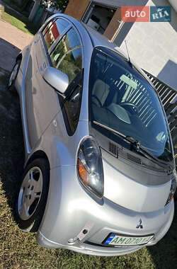 Хэтчбек Mitsubishi i-MiEV 2011 в 