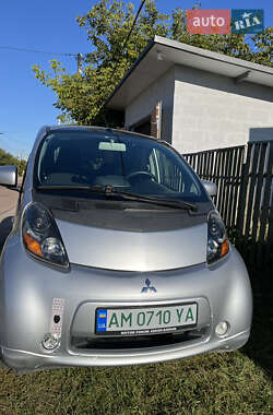 Хэтчбек Mitsubishi i-MiEV 2011 в 