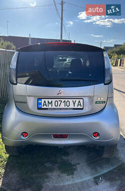 Хэтчбек Mitsubishi i-MiEV 2011 в 