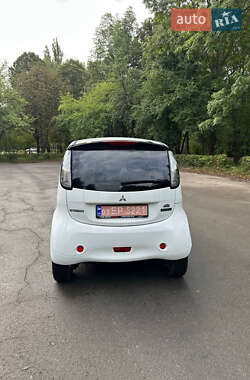 Хэтчбек Mitsubishi i-MiEV 2010 в 