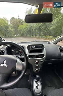 Хэтчбек Mitsubishi i-MiEV 2010 в 