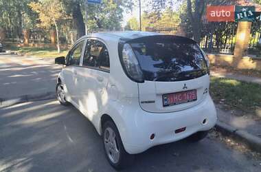 Хэтчбек Mitsubishi i-MiEV 2016 в 