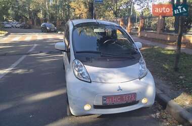 Хэтчбек Mitsubishi i-MiEV 2016 в 