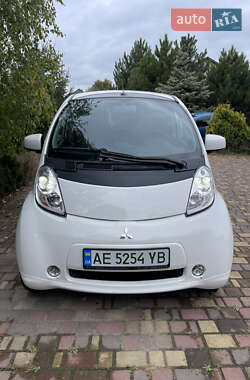 Хэтчбек Mitsubishi i-MiEV 2015 в 