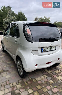 Хэтчбек Mitsubishi i-MiEV 2015 в 