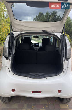 Хэтчбек Mitsubishi i-MiEV 2011 в 