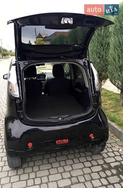 Хэтчбек Mitsubishi i-MiEV 2011 в 