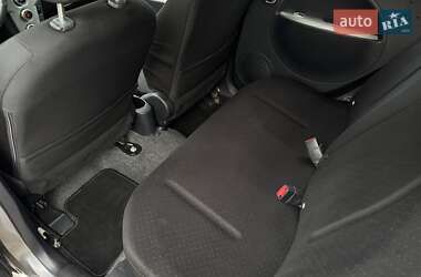 Хэтчбек Mitsubishi i-MiEV 2011 в 