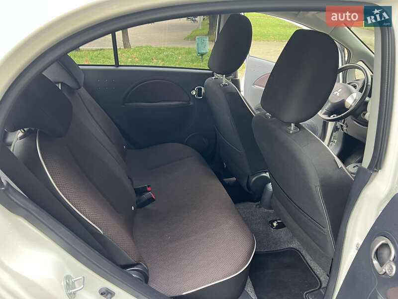 Хэтчбек Mitsubishi i-MiEV 2013 в Ровно фото 19 Хэтчбек Mitsubishi i-MiEV 2013 в Ровно