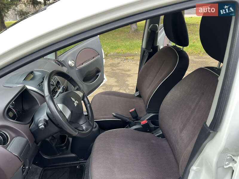 Хэтчбек Mitsubishi i-MiEV 2013 в Ровно фото 26 Хэтчбек Mitsubishi i-MiEV 2013 в Ровно