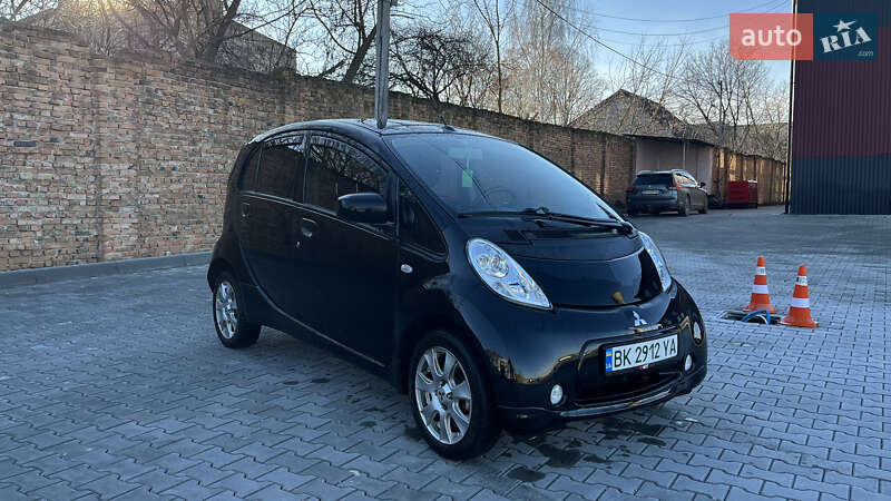 Хэтчбек Mitsubishi i-MiEV 2015 в Дубно