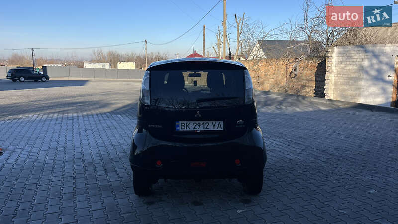 Хэтчбек Mitsubishi i-MiEV 2015 в Дубно