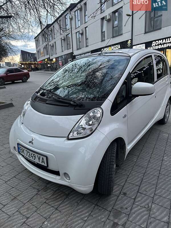 Mitsubishi i-MiEV 2015