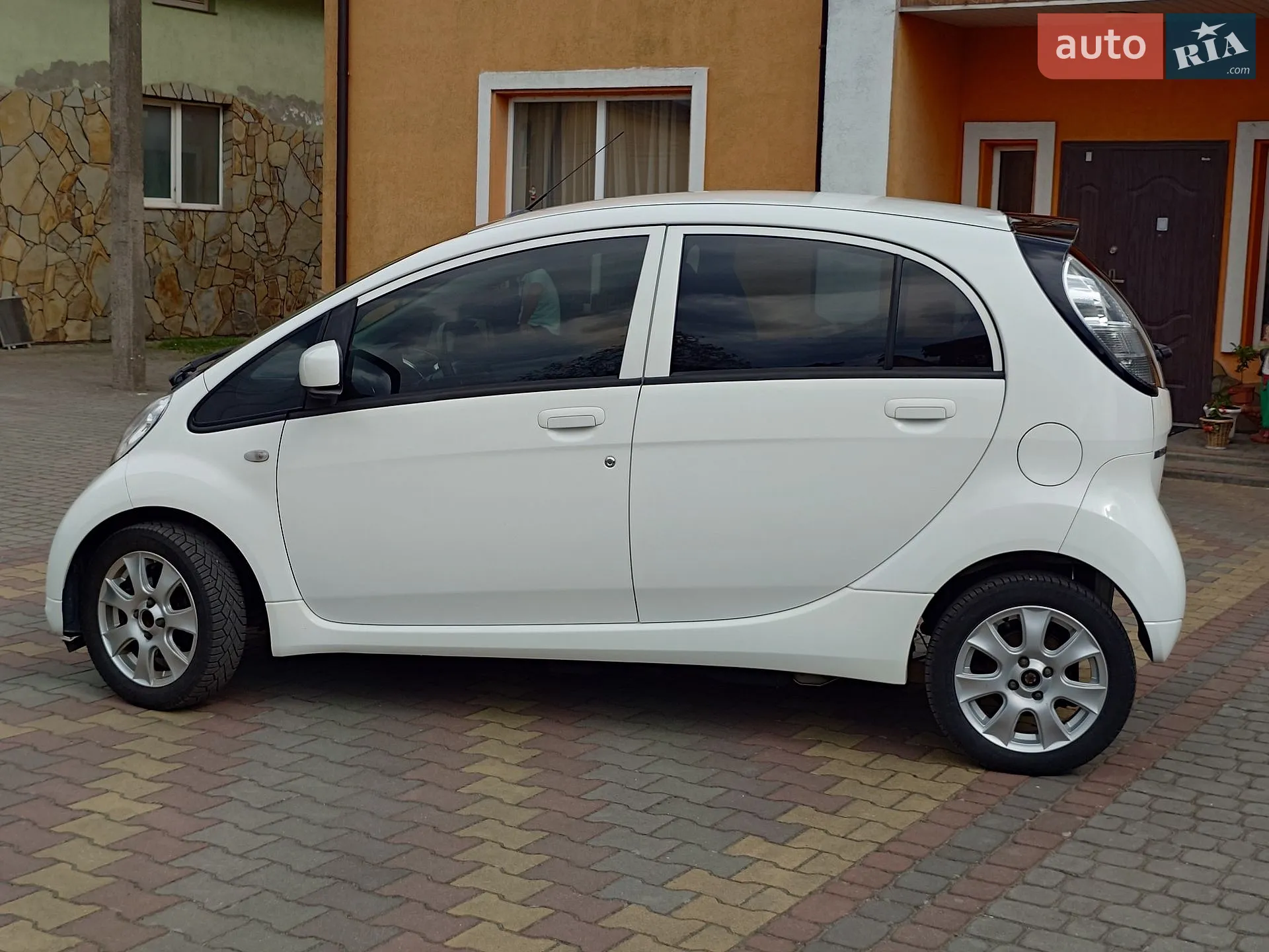 2016 Mitsubishi i-MiEV - мініатюра 11