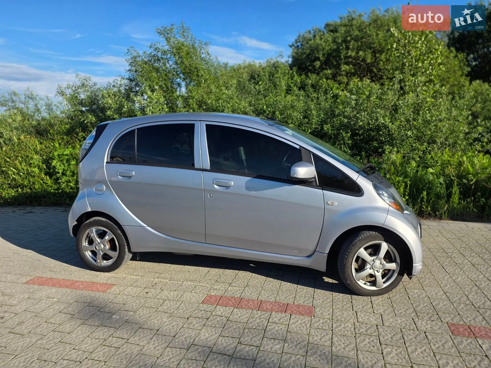2011 Mitsubishi i-MiEV - мініатюра 11