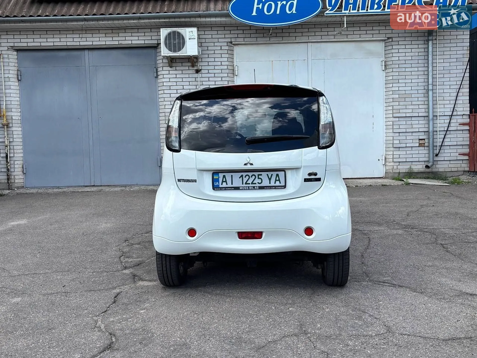 2016 Mitsubishi i-MiEV - мініатюра 4