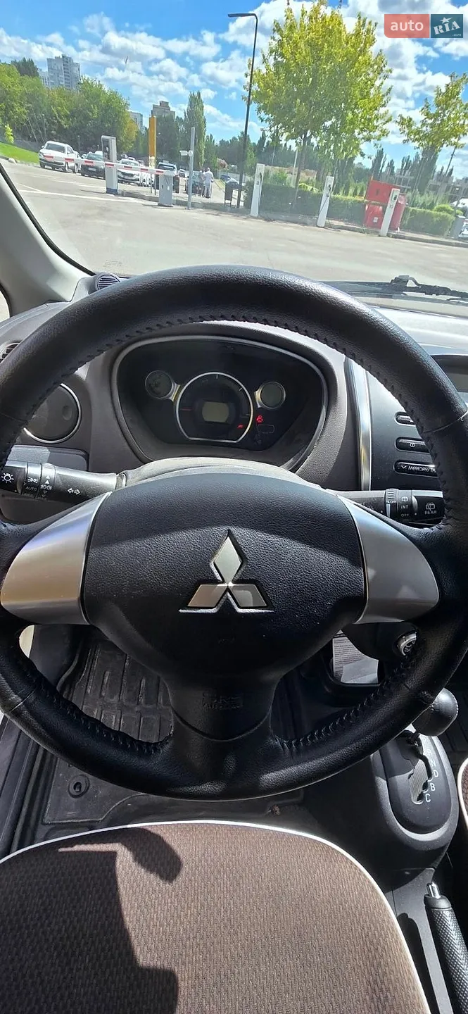 2015 Mitsubishi i-MiEV - мініатюра 3