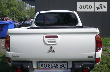 Внедорожник / Кроссовер Mitsubishi L 200 2013 в Ужгороде