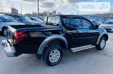 Позашляховик / Кросовер Mitsubishi L 200 2008 в 
