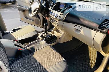 Позашляховик / Кросовер Mitsubishi L 200 2008 в 