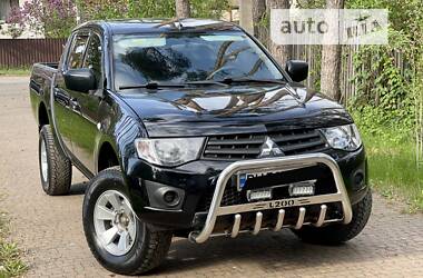 Внедорожник / Кроссовер Mitsubishi L 200 2013 в Киеве