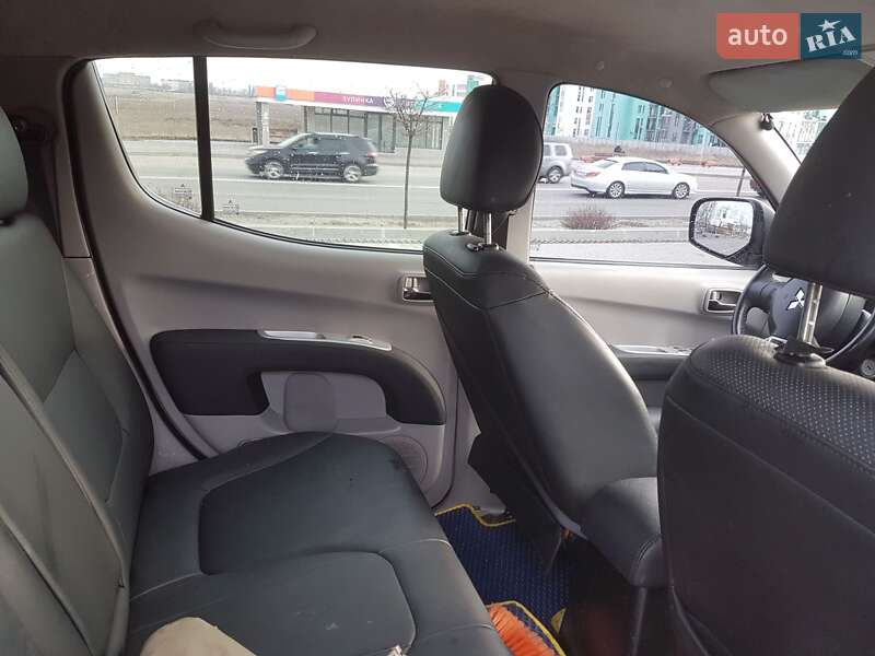 Пикап Mitsubishi L 200 2011 в Киеве