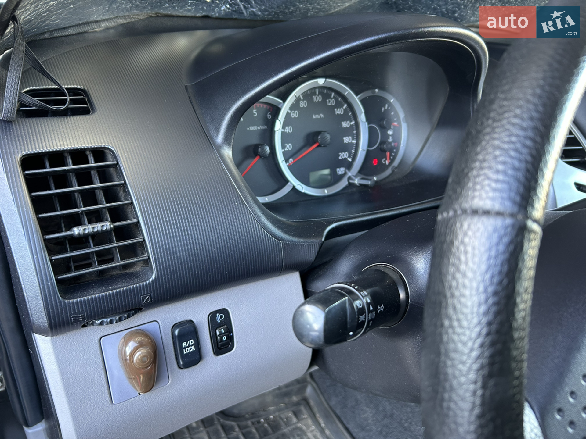 2010 Mitsubishi L200 - мініатюра 27