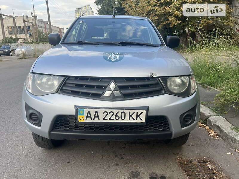 Пикап Mitsubishi L 200 2013 в Киеве