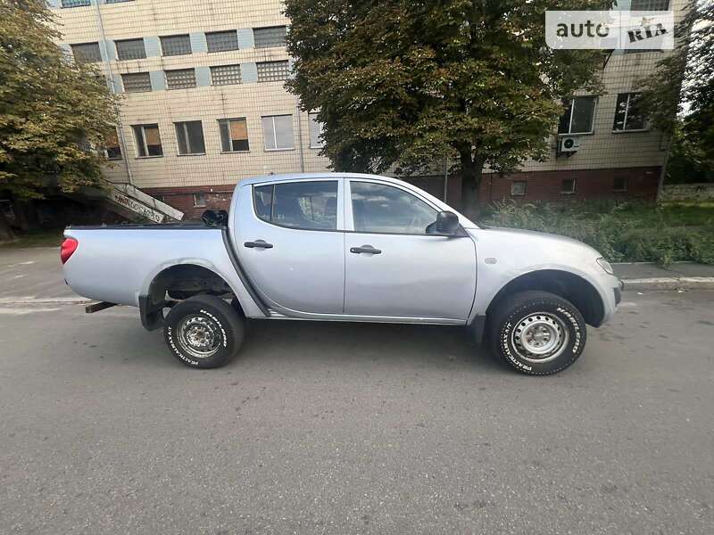 Пикап Mitsubishi L 200 2013 в Киеве