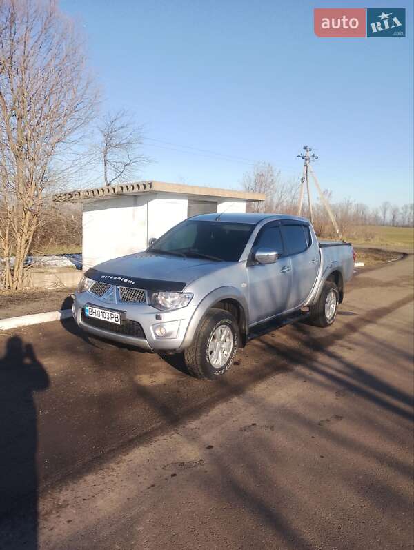 Пикап Mitsubishi L 200 2011 в Подольске