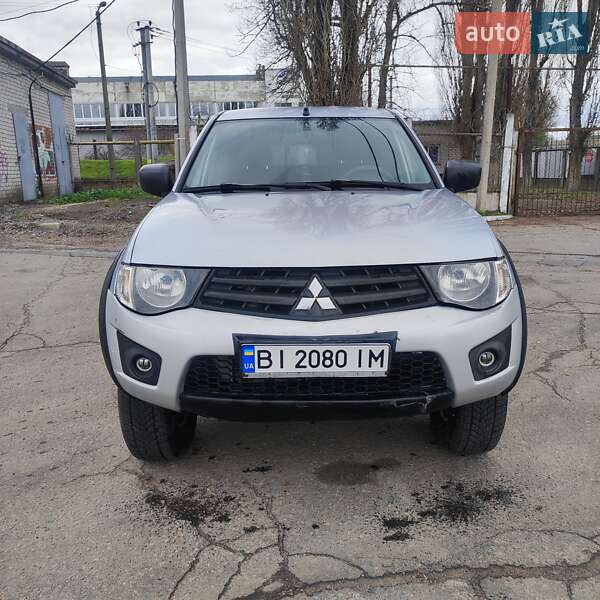 Пикап Mitsubishi L 200 2011 в 