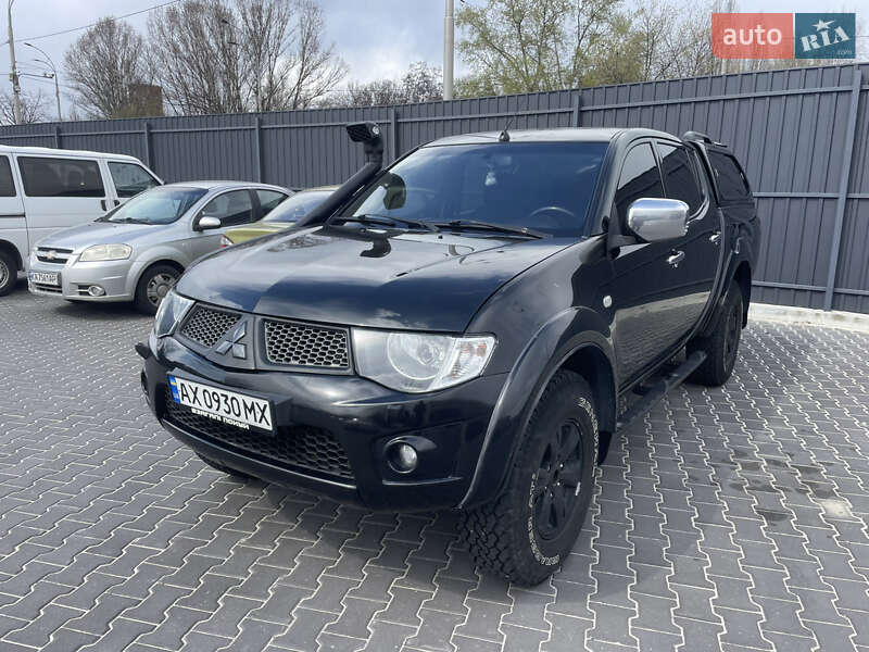 Пікап Mitsubishi L 200 2011 в 