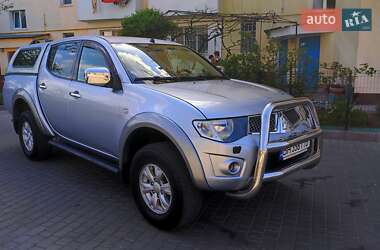 Пикап Mitsubishi L 200 2011 в 