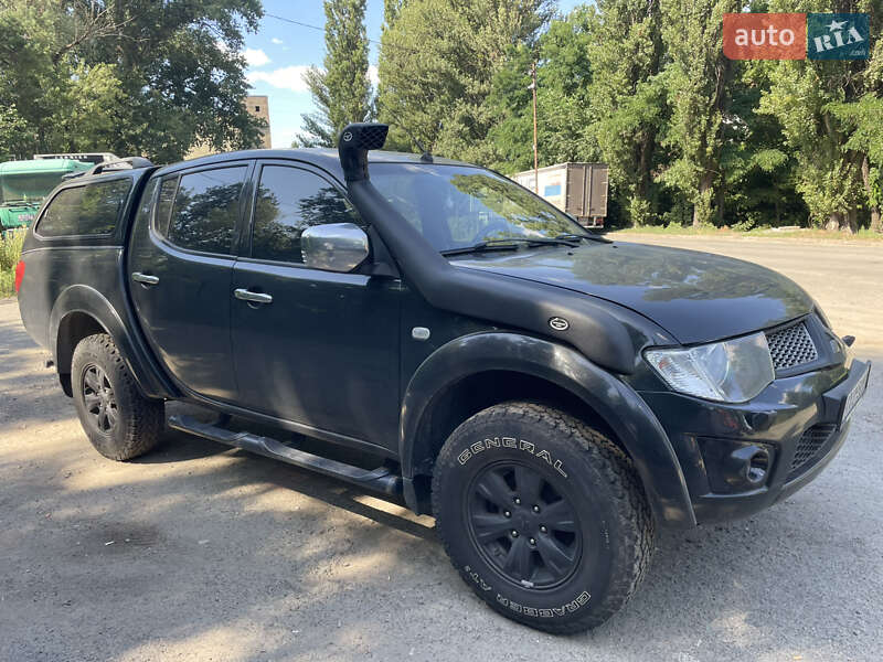 Пикап Mitsubishi L 200 2011 в Киеве