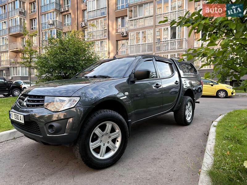 Mitsubishi L 200 2013