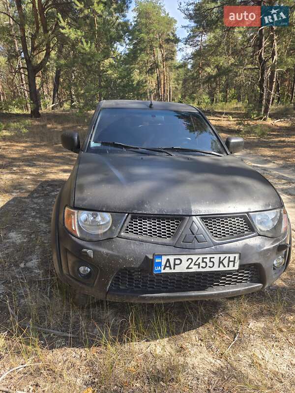 Mitsubishi L 200 2012