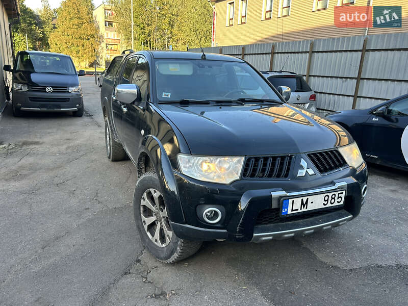Пикап Mitsubishi L 200 2011 в 