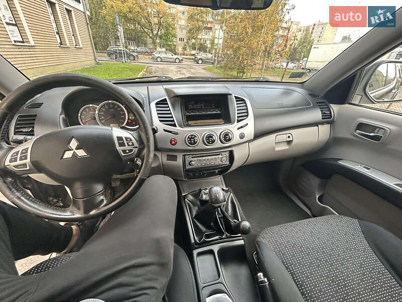 Пикап Mitsubishi L 200 2011 в Киеве