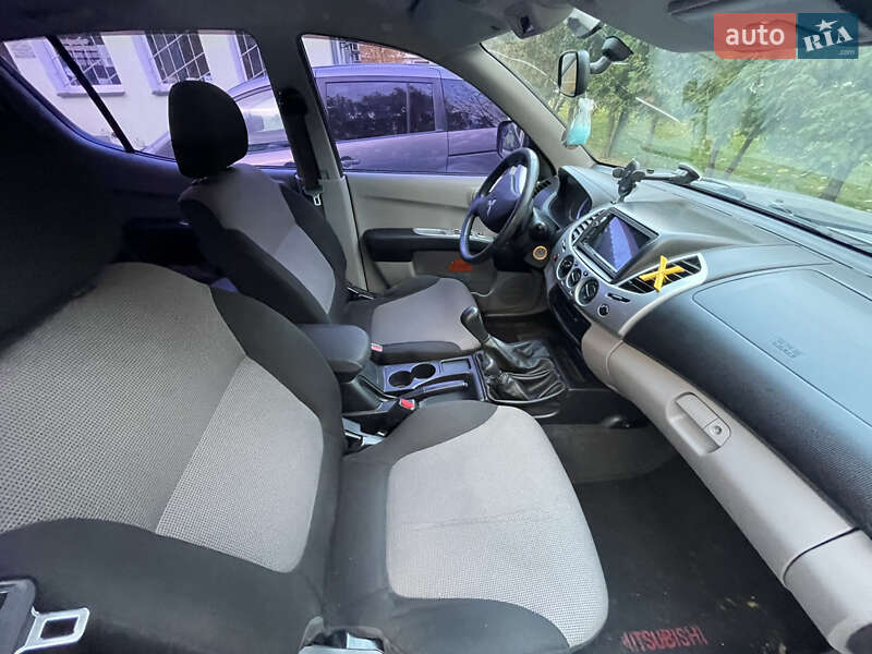 Пикап Mitsubishi L 200 2011 в Шептицькому