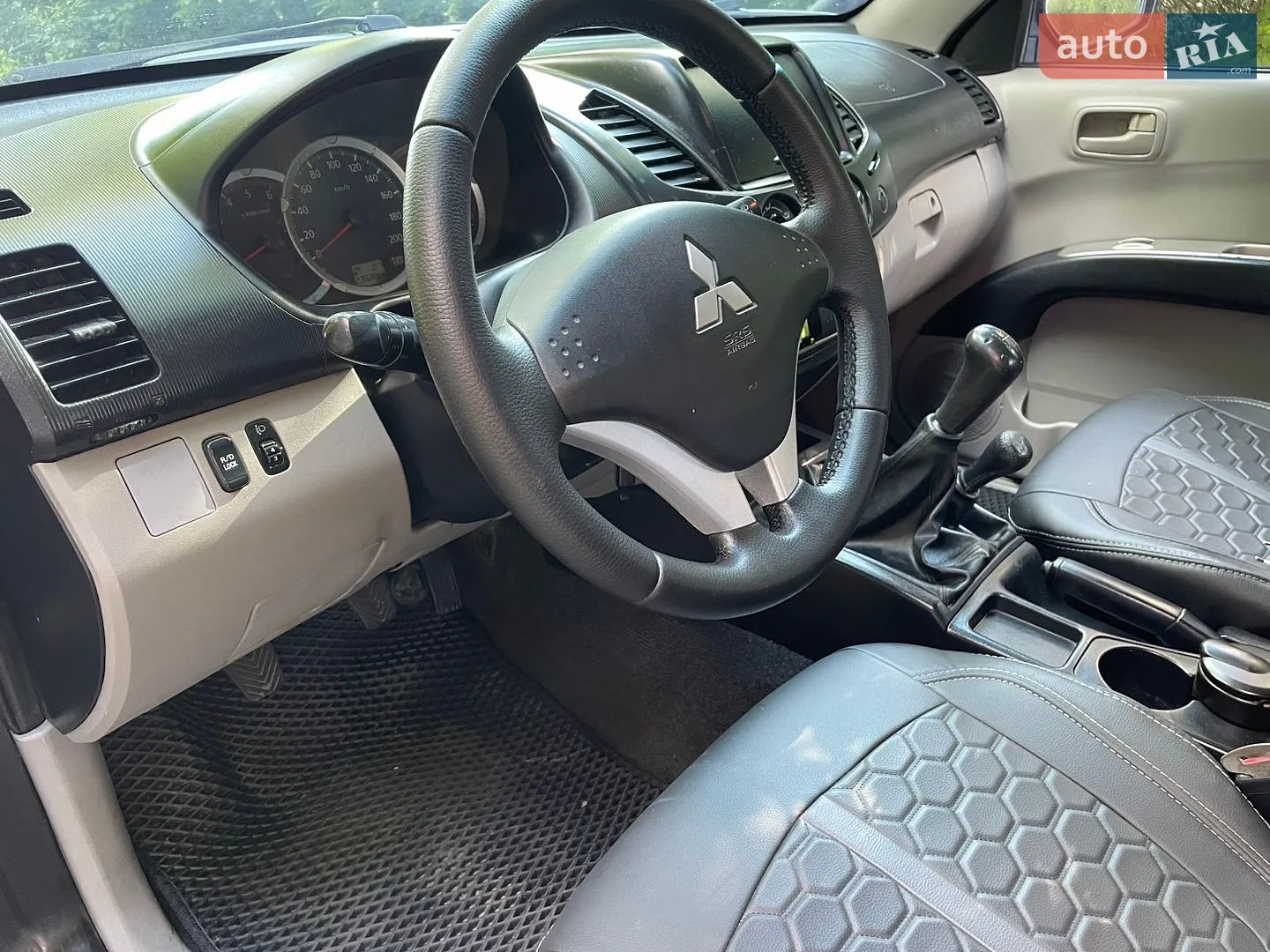 2012 Mitsubishi L200 - мініатюра 18